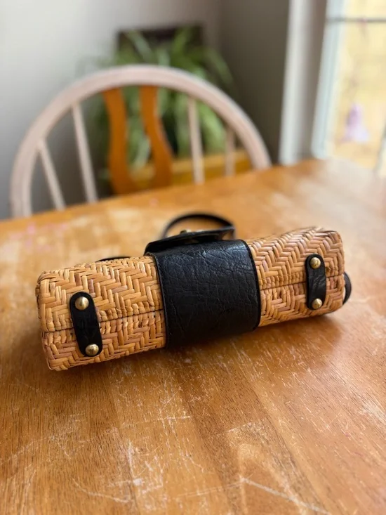 Kelly & Katie Woven Straw Crossbody Clutch with Black Leather Trim and crossbody - Picture 4 of 9